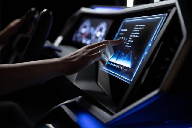 京東方光電科技有限公司與康寧合作推出曲面汽車(chē)顯示屏